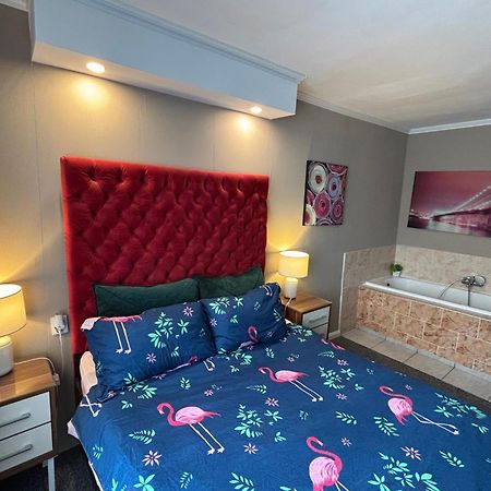 Appartamento Garsoniera Riviera Bacău Esterno foto